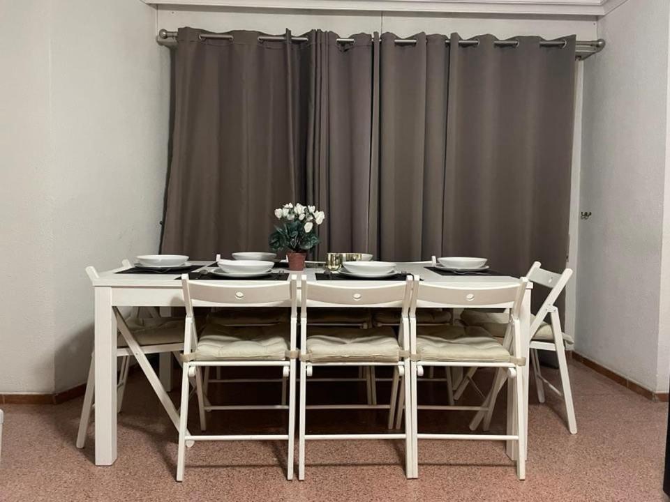 Piso Grande Amplio para grandes grupos 4 Dormitorios 2 baños, 4AC y WIFI Alicante Exterior foto