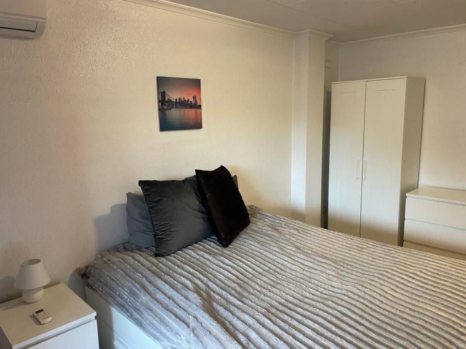 Piso Grande Amplio para grandes grupos 4 Dormitorios 2 baños, 4AC y WIFI Alicante Exterior foto