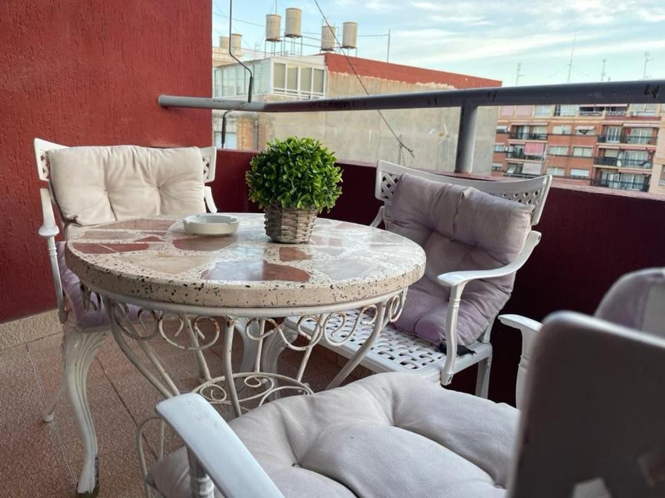 Piso Grande Amplio para grandes grupos 4 Dormitorios 2 baños, 4AC y WIFI Alicante Exterior foto