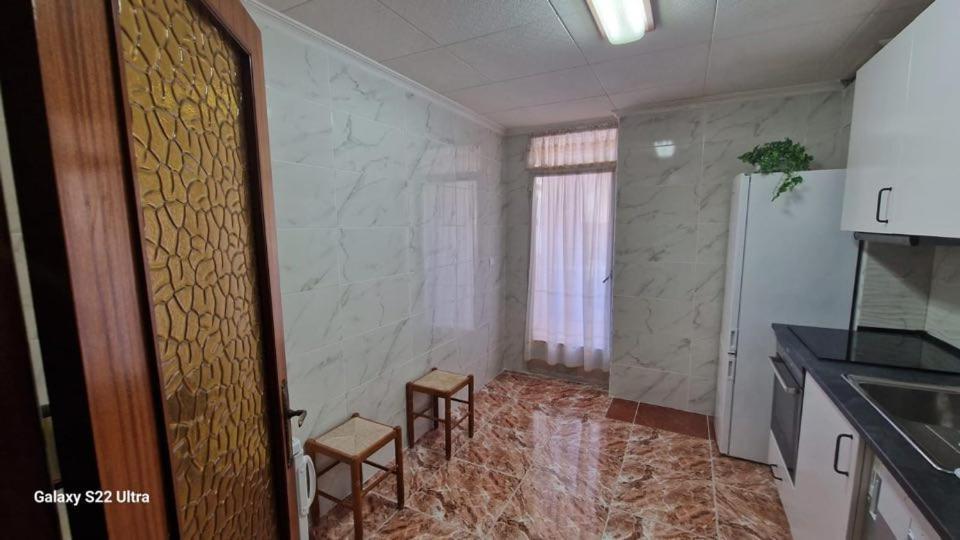Piso Grande Amplio para grandes grupos 4 Dormitorios 2 baños, 4AC y WIFI Alicante Exterior foto