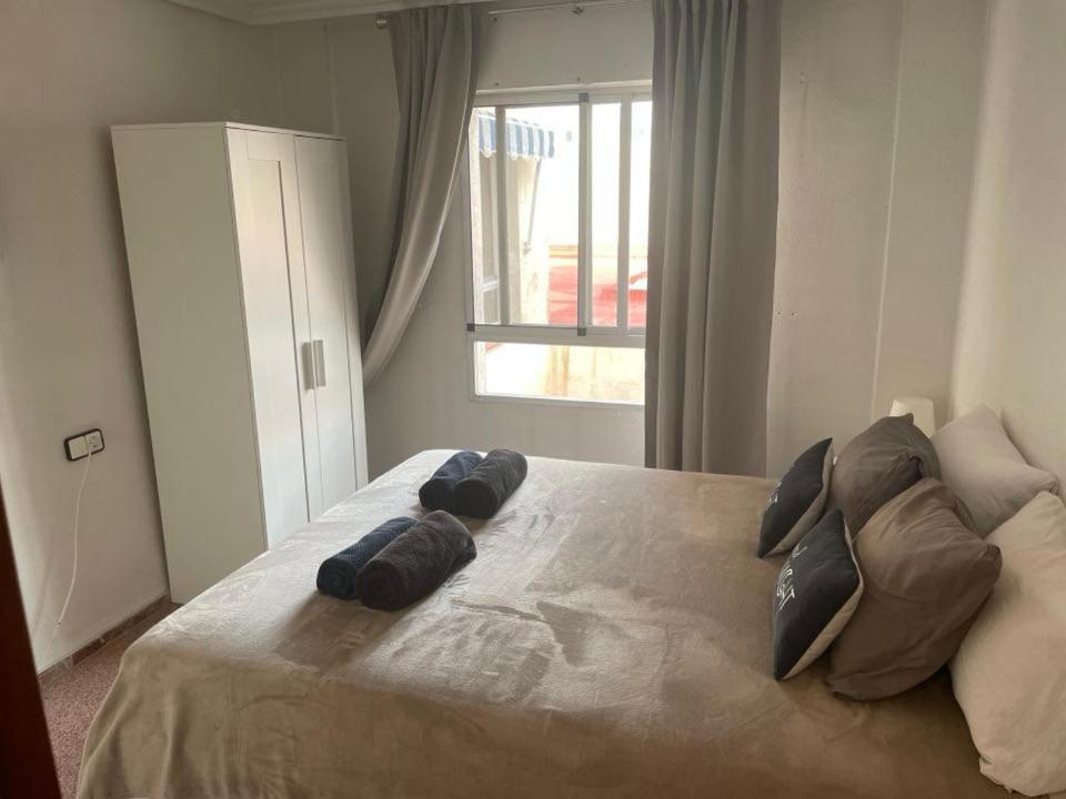 Piso Grande Amplio para grandes grupos 4 Dormitorios 2 baños, 4AC y WIFI Alicante Exterior foto