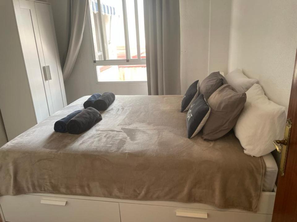 Piso Grande Amplio para grandes grupos 4 Dormitorios 2 baños, 4AC y WIFI Alicante Exterior foto