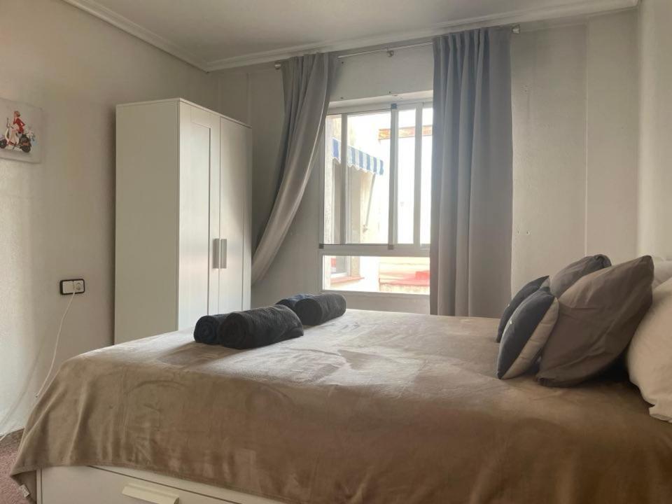 Piso Grande Amplio para grandes grupos 4 Dormitorios 2 baños, 4AC y WIFI Alicante Exterior foto