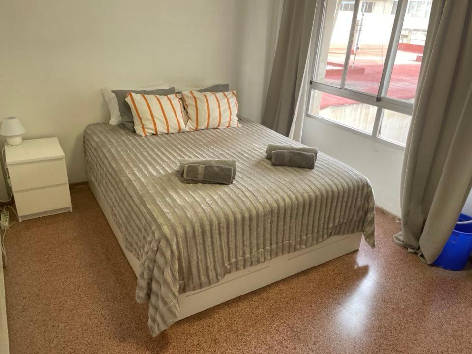 Piso Grande Amplio para grandes grupos 4 Dormitorios 2 baños, 4AC y WIFI Alicante Exterior foto