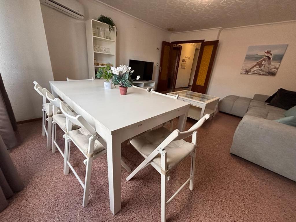 Piso Grande Amplio para grandes grupos 4 Dormitorios 2 baños, 4AC y WIFI Alicante Exterior foto